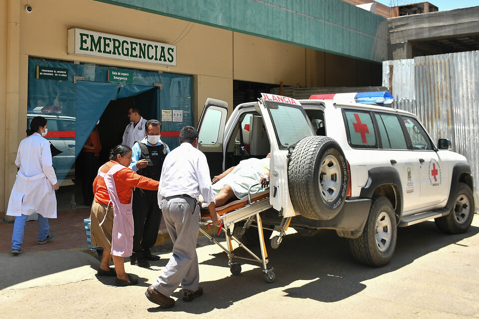 Uno de los cocaleros heridos en Cochabamba, lugar de resistencia al golpe.  (Fuente: EFE)