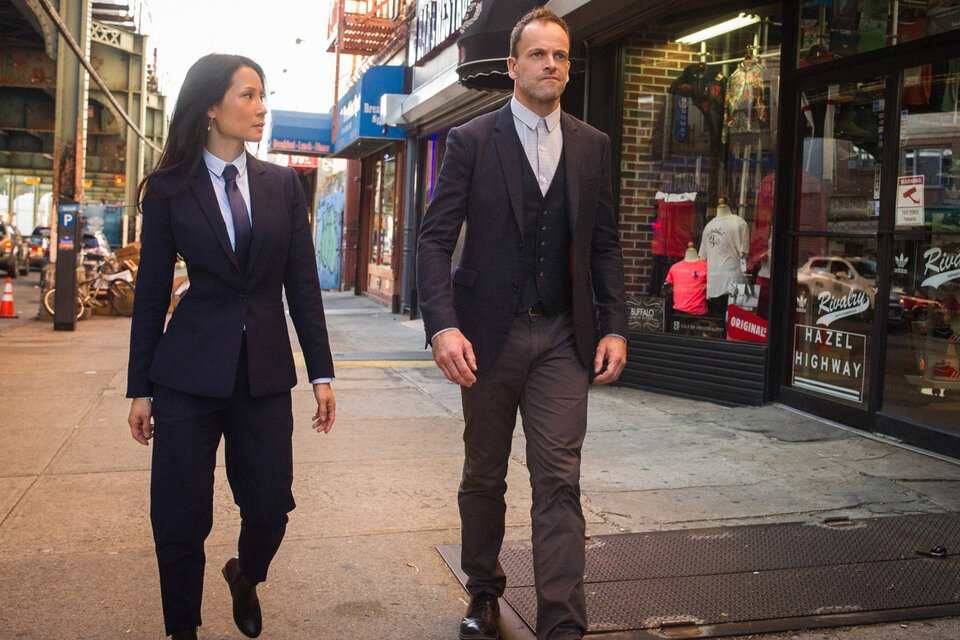 Lucy Liu y Jonny Lee Miller: Watson y Holmes en la Nueva York de 2019.