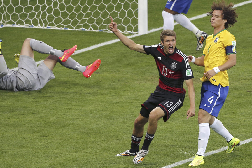 Thomas Müller festeja el primer gol de una jornada histórica en Belo Horizonte. (Fuente: EFE)