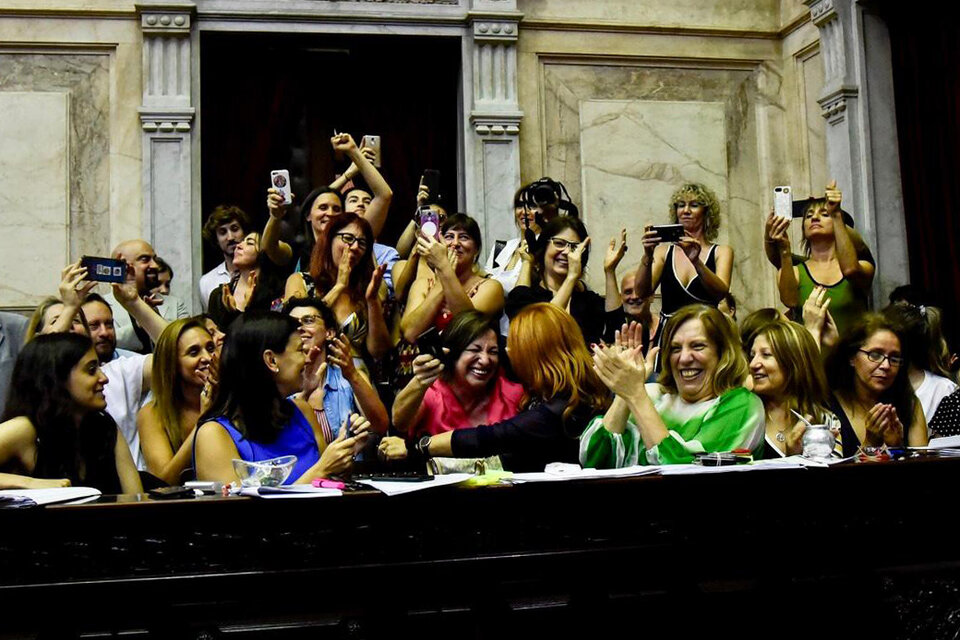 La que se votó el miércoles es la primera ley a nivel mundial que establece un cupo femenino en el ámbito musical. 