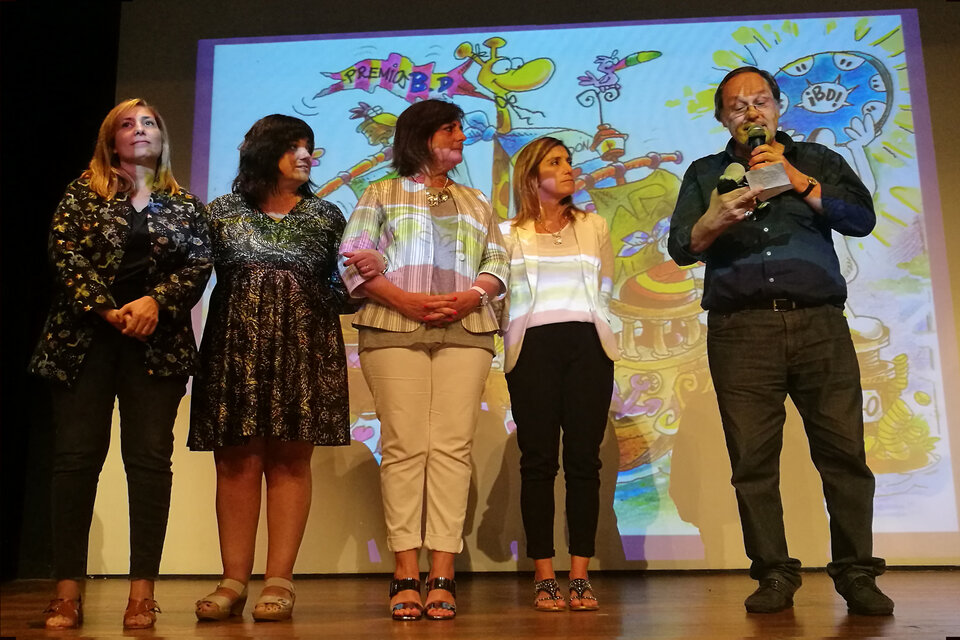 Clemente Montag entregó el premio a la Trayectoria a familiares de Mordillo. (Fuente: Alejandro Leiva)