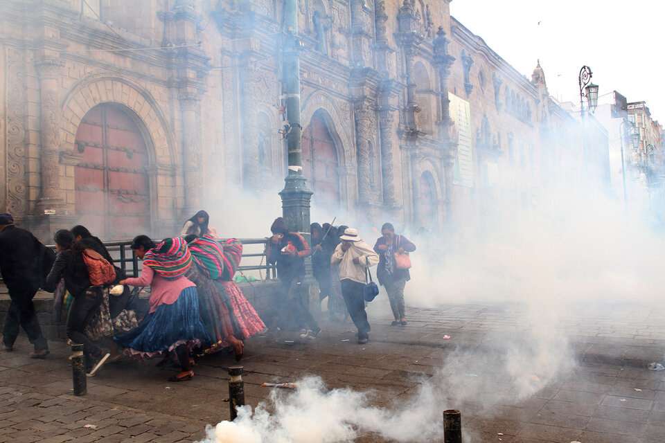 Après le coup d'État en Bolivie, la population s'est mobilisée pour faire l'objet de répression. Photo: Pablo Añeli