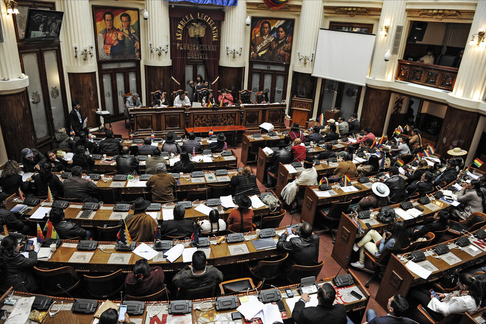 Dentro del recinto legislativo el proyecto de ley para las elecciones pasó sin problemas. 