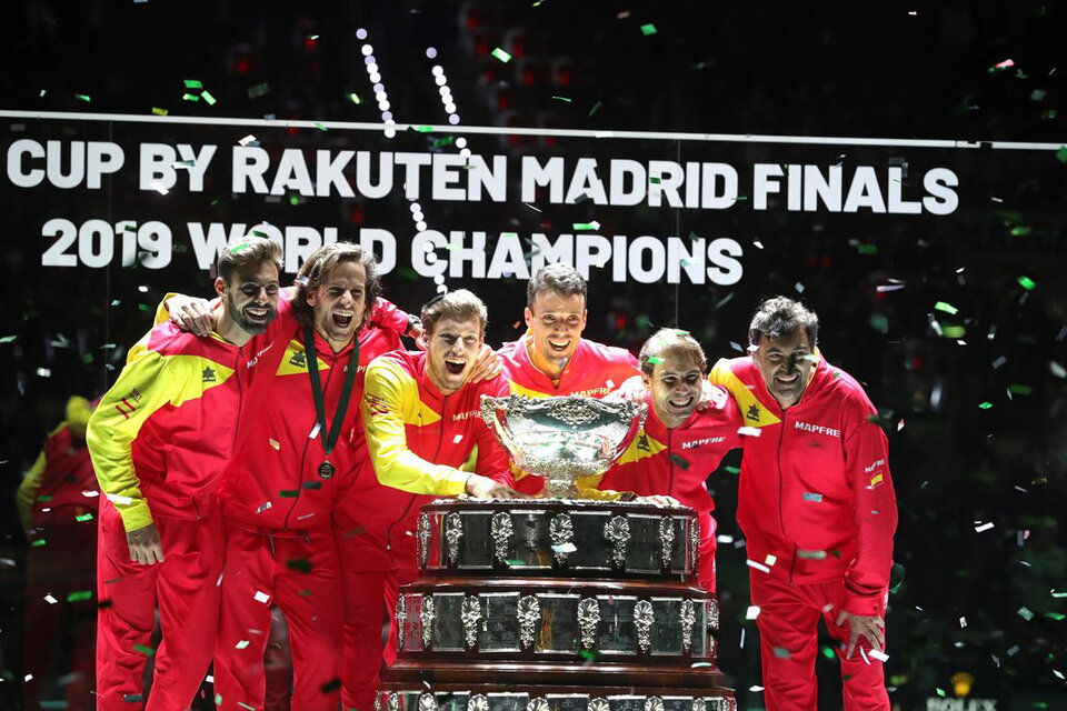 Festejo de España, flamante campeón de la renovada Copa Davis. (Fuente: EFE)