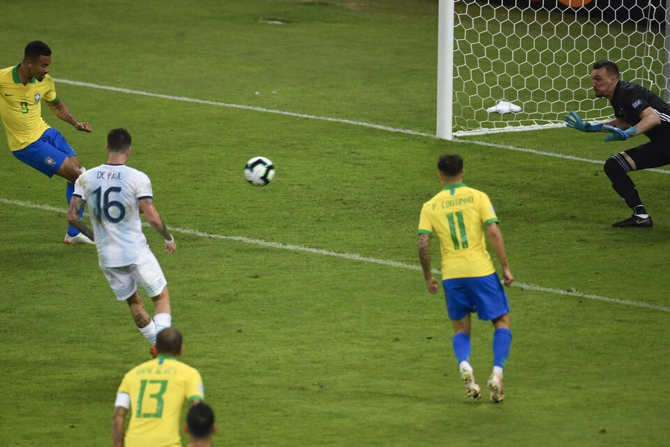 Gabriel Jesus anota el primero; Firmino marcó el segundo.  (Fuente: AFP)