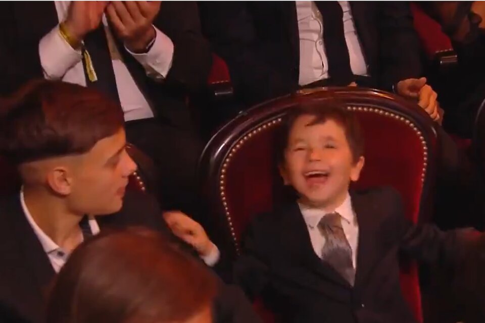 Mateo Messi y su reacción cuando el padre ganó el Balón de Oro (Fuente: Captura de TV)