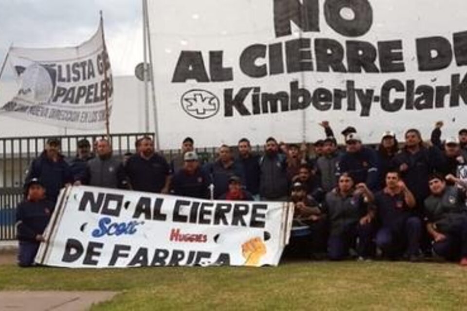 Violento desalojo a los trabajadores de Kimberly Clark