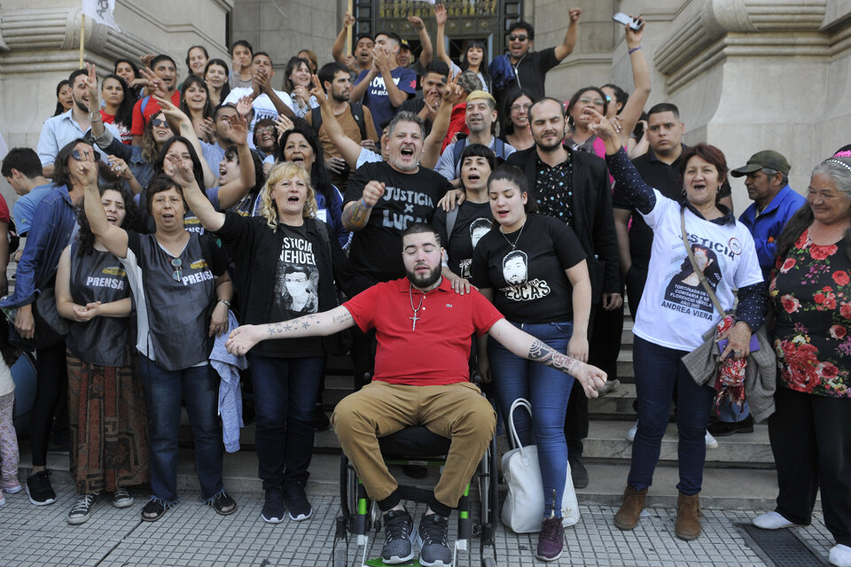 Ayala sostuvo su inocencia: detrás,en silla de ruedas, Lucas Cabello.  (Fuente: Sandra Cartasso)