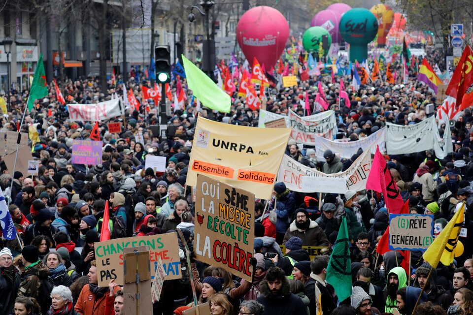 Paris fue el epicentro del paro con movilización en contra de la reforma jubilatoria. (Fuente: AFP)