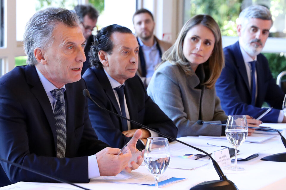 El presidente Mauricio Macri junto al ministro Dante Sica, en la reunión con empresarios. (Fuente: Télam)
