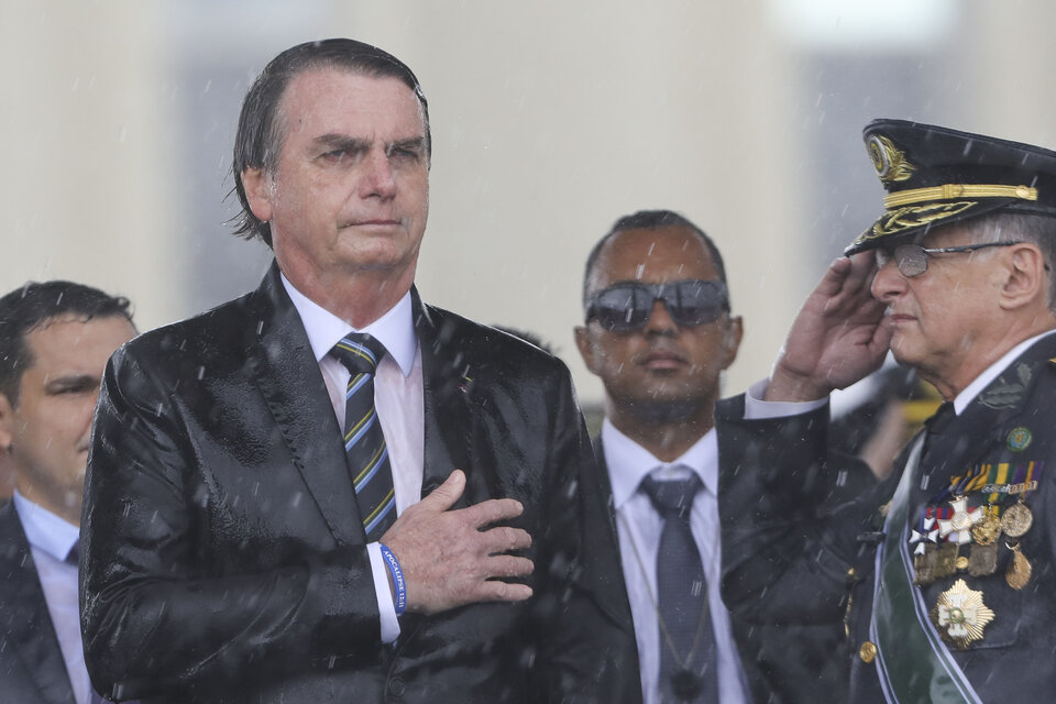 “Quienes buscan huesos son los perros”, supo decir Bolsonaro cuando era diputado. (Fuente: AFP)