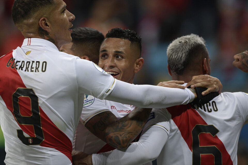 Perú celebra el primero gol de una gran noche. (Fuente: AFP)