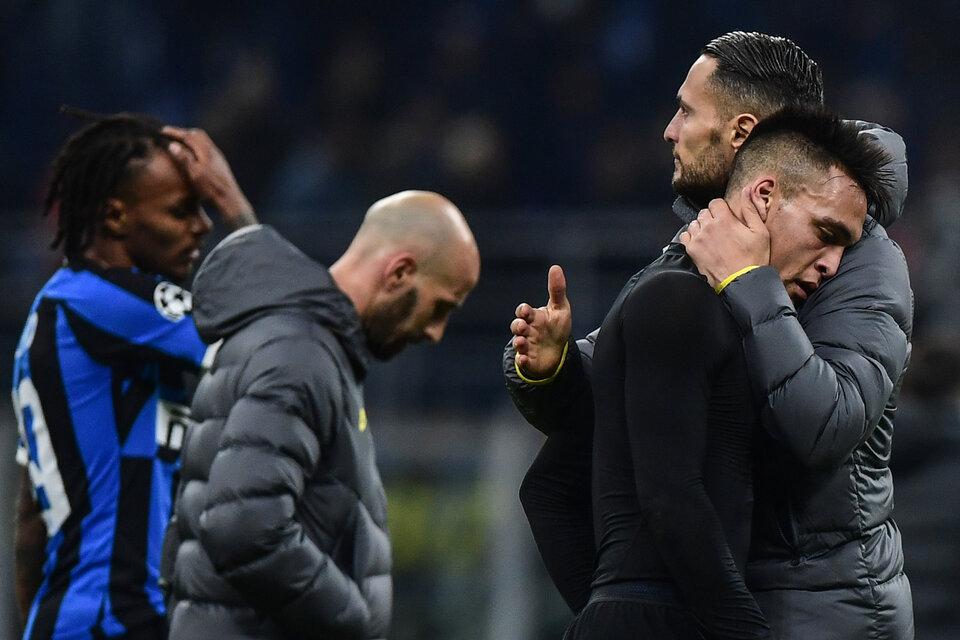 Lautaro Martínez, sin consuelo luego que el Barça sacara al Inter de la Champions.  (Fuente: AFP)