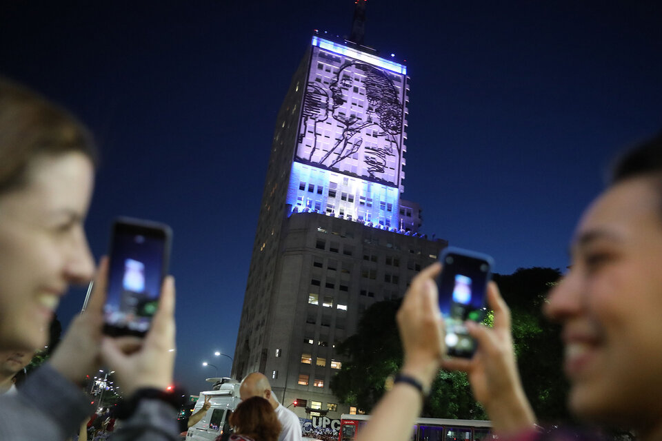 Mural de Evita iluminado. (Fuente: Joaquín Salguero)