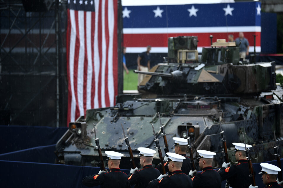 Imagen del desfile militar durante los festejos de la Independencia de Estados Unidos. (Fuente: Brendan Smialowski / AFP)