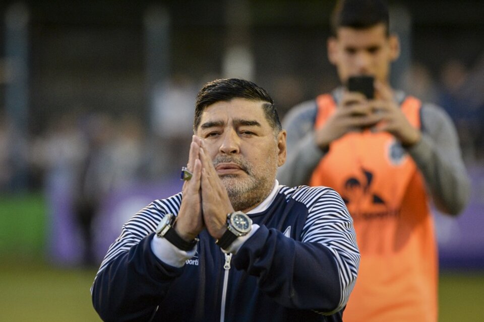 "Estamos con ustedes". Maradona reafirmó su apoyo al nuevo gobierno. (Fuente: NA)
