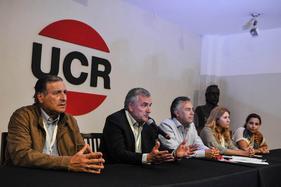 Angel Rozas, Gerardo Morales y Alfredo Cornejo en la convención radical. (Fuente: Sandra Cartasso)