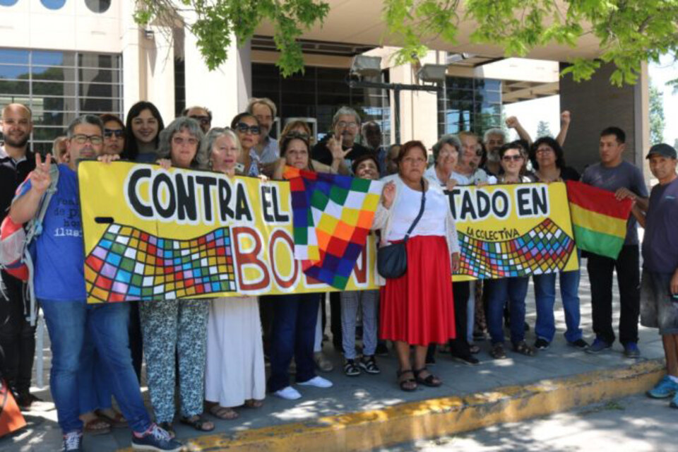 Representantes del Comité de Solidaridad con los Pueblos Latinoamericanos. 