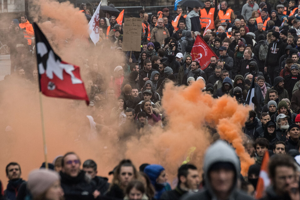 Manifestación en Nantes durante el paro en contra de la reforma previsional. (Fuente: AFP)