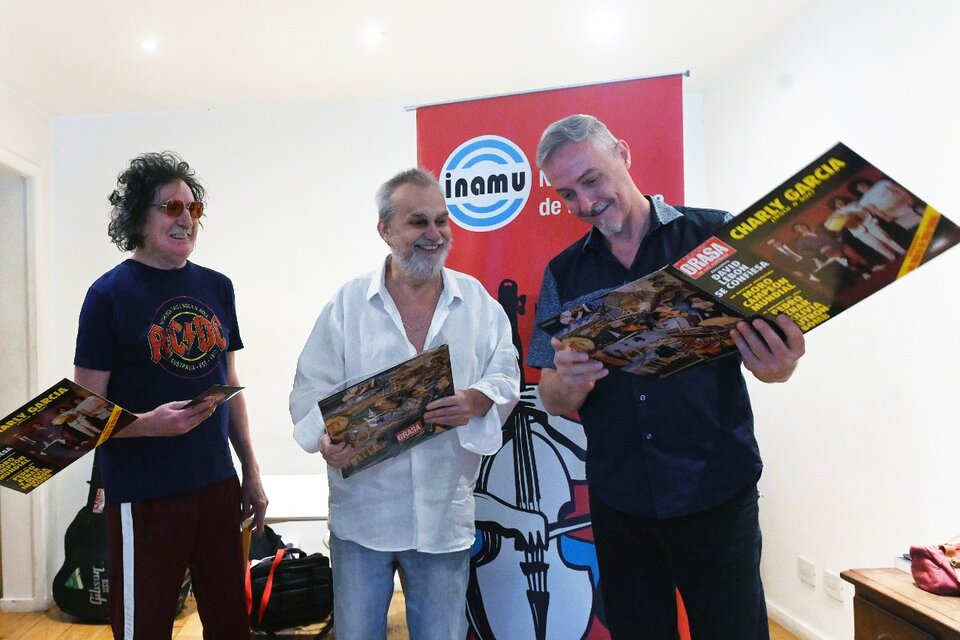 Charly García, David Lebon y Pedro Aznar con el vinilo versión 2019.