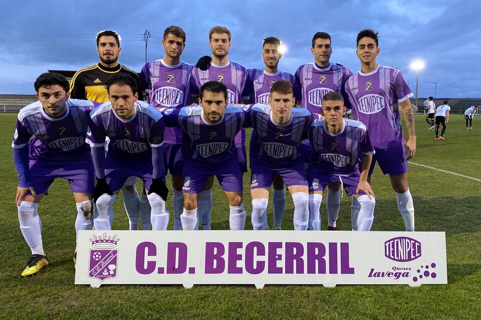 El plantel del Becerril, equipo que viajará gratis a ver a la Real Sociedad (Fuente: CD Becerril)