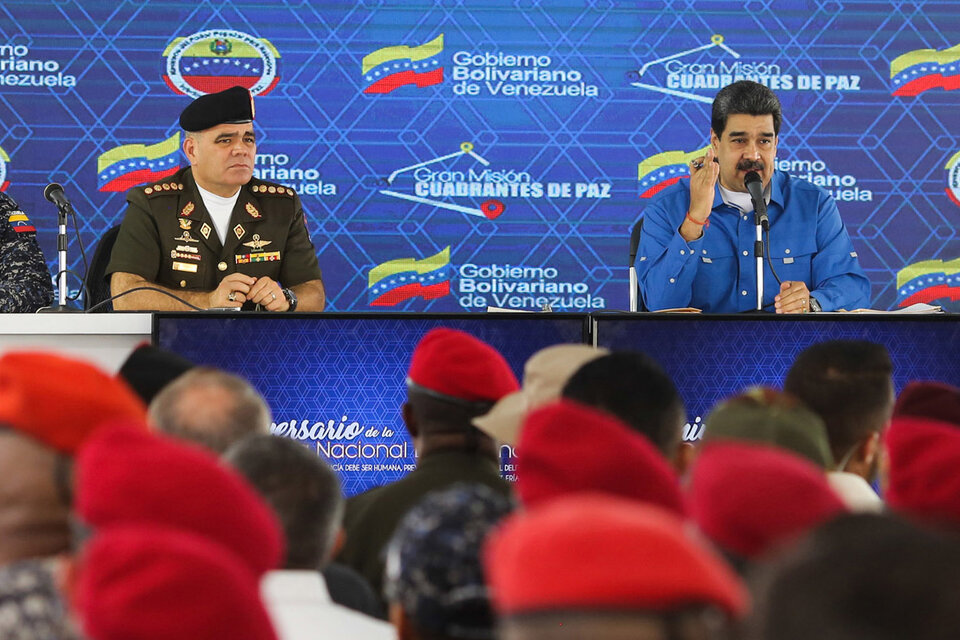 El ministro Vladimir Padrino López junto al presidente Nicolás Maduro.  (Fuente: EFE)