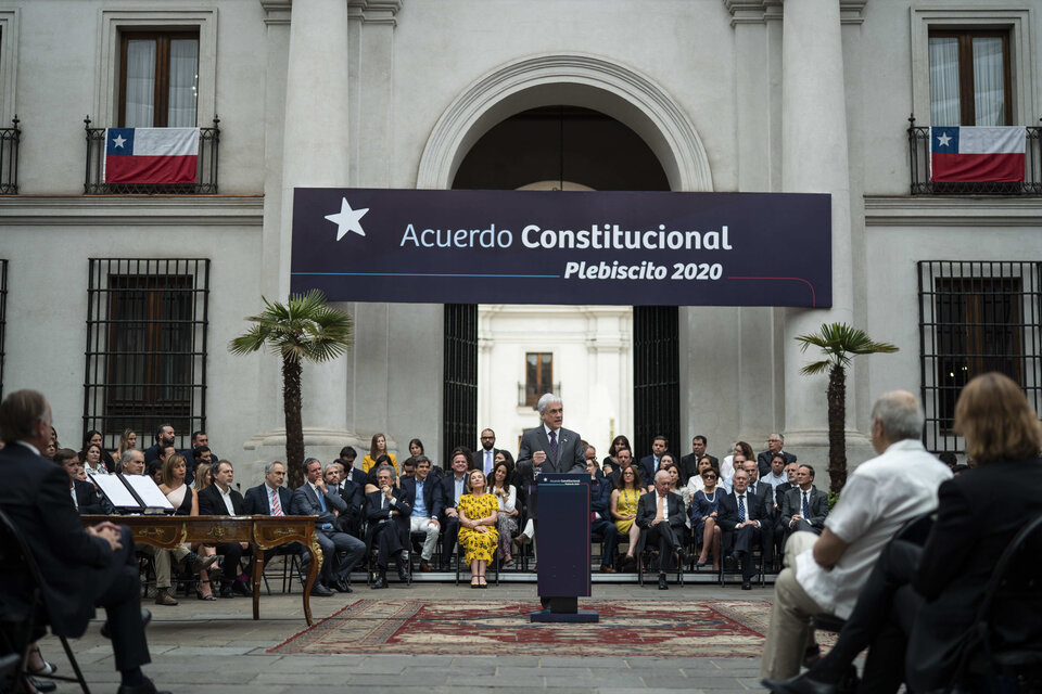 Piñera promulgó la ley que habilita el proceso de reforma constitucional (Fuente: EFE)