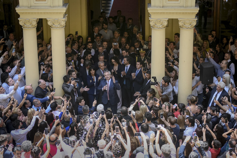 El Presidente durante el brindis con periodistas y personal de la Casa Rosada. (Fuente: NA)