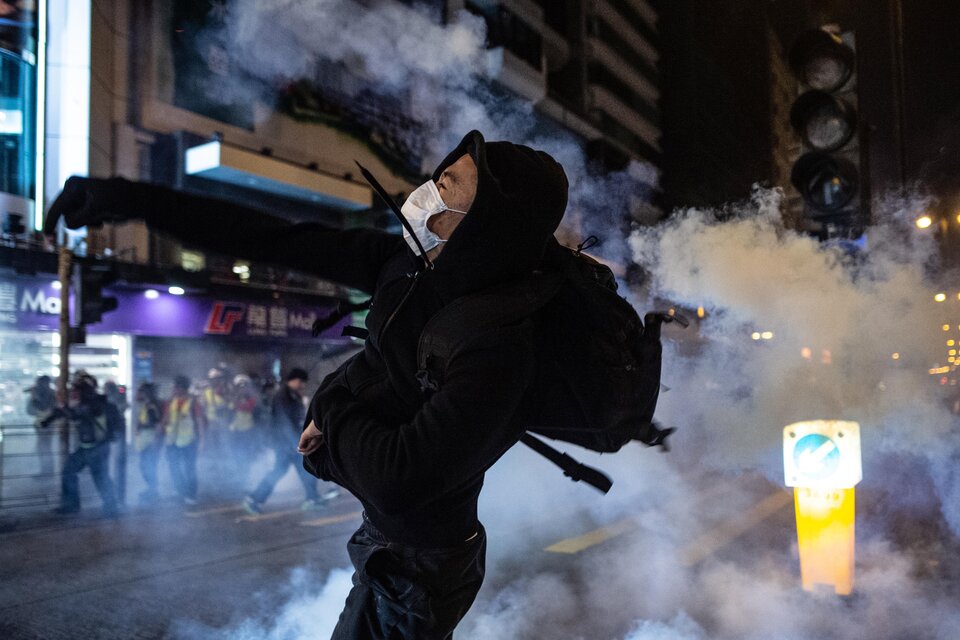De madrugada algunos manifestantes  chocaron con  la policía.  (Fuente: AFP)