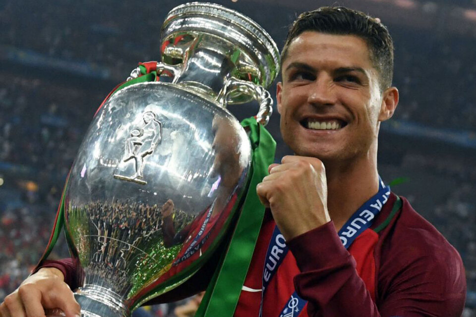 Cristiano Ronaldo festeja la última Eurocopa ganada por Portugal. (Fuente: AFP)