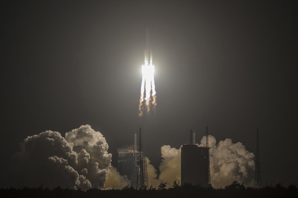 El cohete fue lanzado desde el centro espacial de Wenchang, en la isla de Hainan. (Fuente: AFP)