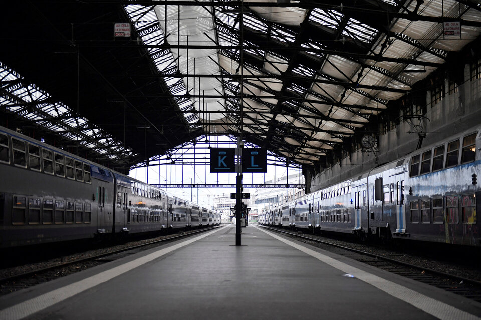 La estación Gare de Lyon, desierta por la huelga de transporte. (Fuente: EFE)