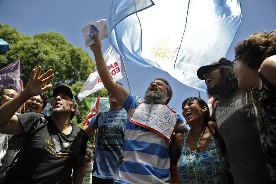 El mediodía en el que la presión popular de Mendoza hizo derogar la "ley cianuro" (Fuente: AFP)