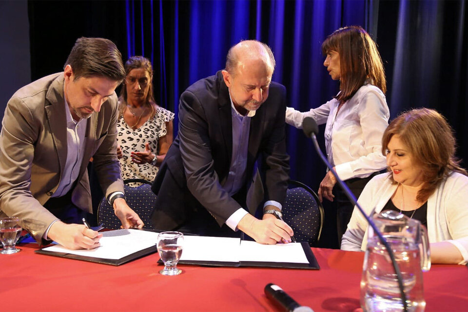 El ministro Trotta, Perotti y Cantero firmaron el convenio  (Fuente: Télam)
