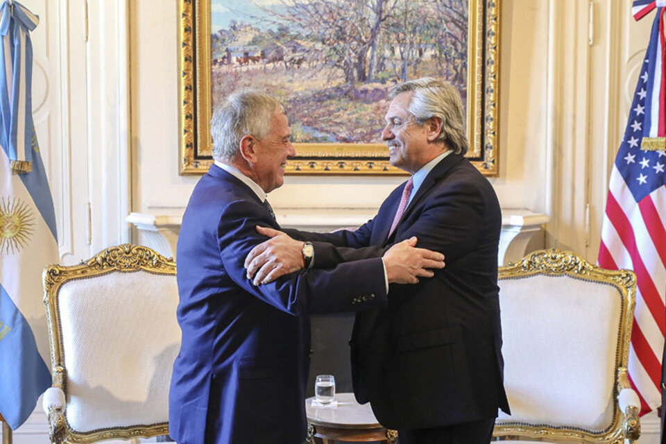 Alberto Fernández con el subsecretario interino del Departamento de Estado Michael Kozak 