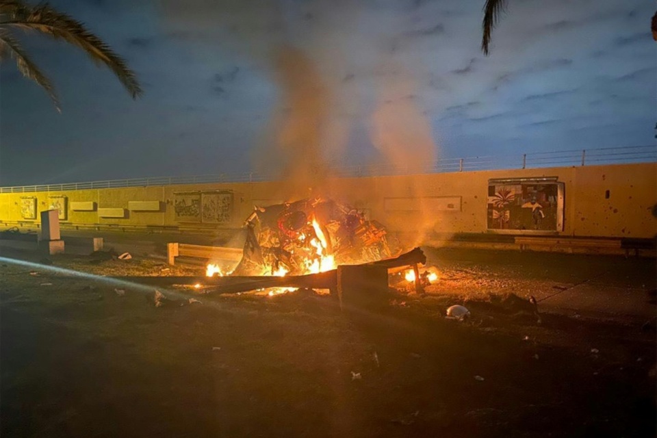 Restos del auto de Qasem Soleimani, alcanzad por un misil estadunidense.
