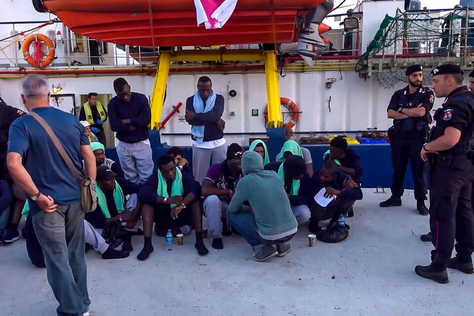 El desembarco de los migrantes de Sea Watch la semana pasada. (Fuente: AFP)