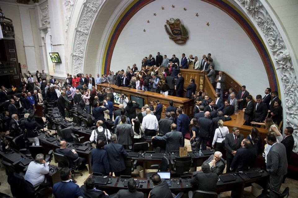 La Asamblea Nacional eligió a Parra como presidente con votos del chavismo y de parte de la oposición. (Fuente: EFE)