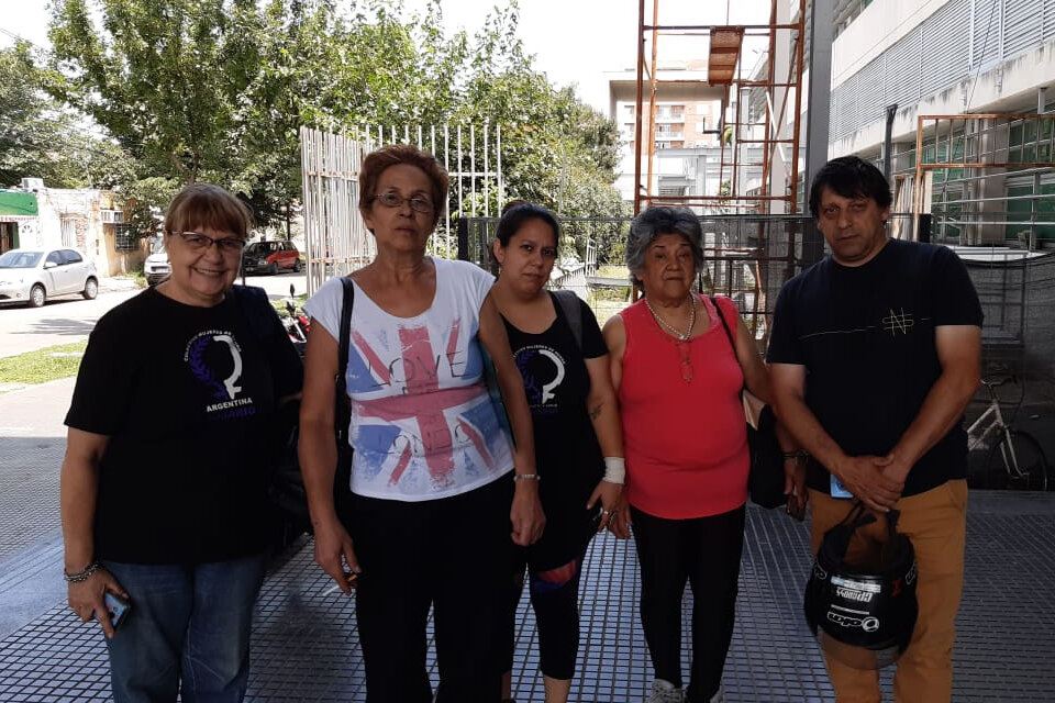 Familiares de la víctima, en el Centro de Justicia Penal. 