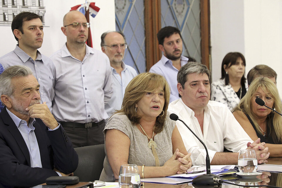 La ministra Silvina Frana, con su gabinete, ventiló las deudas heredadas que encontró.