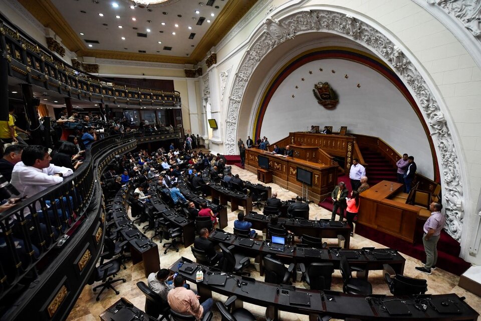 Otro día de tensión en la Asamblea Nacional de Venezuela (Fuente: AFP)