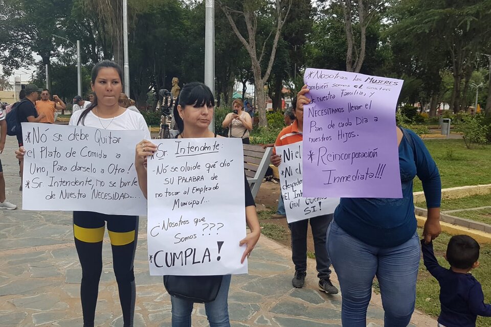 Manifestación en las puertas de la Municipalidad