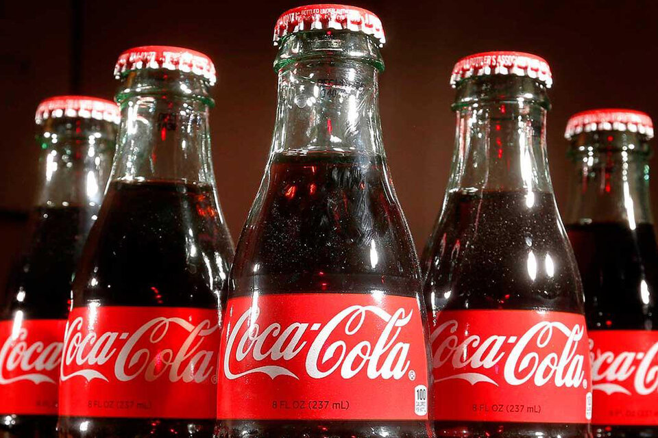 La inclusión de la Coca-Cola generó polémica por ser una bebida azucarada. 