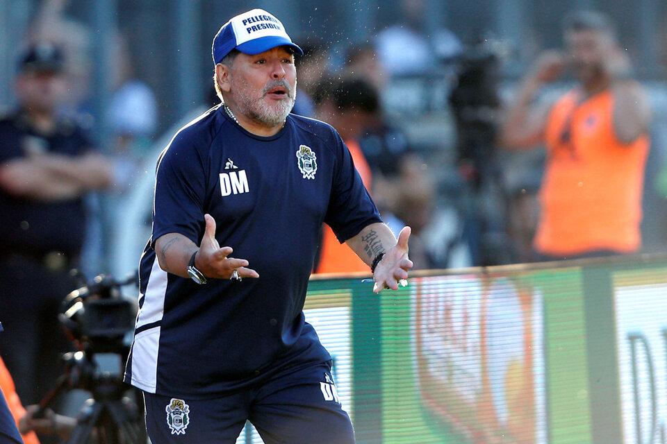 Diego Maradona, DT de Gimnasia y Esgrima La Plata. (Fuente: EFE)