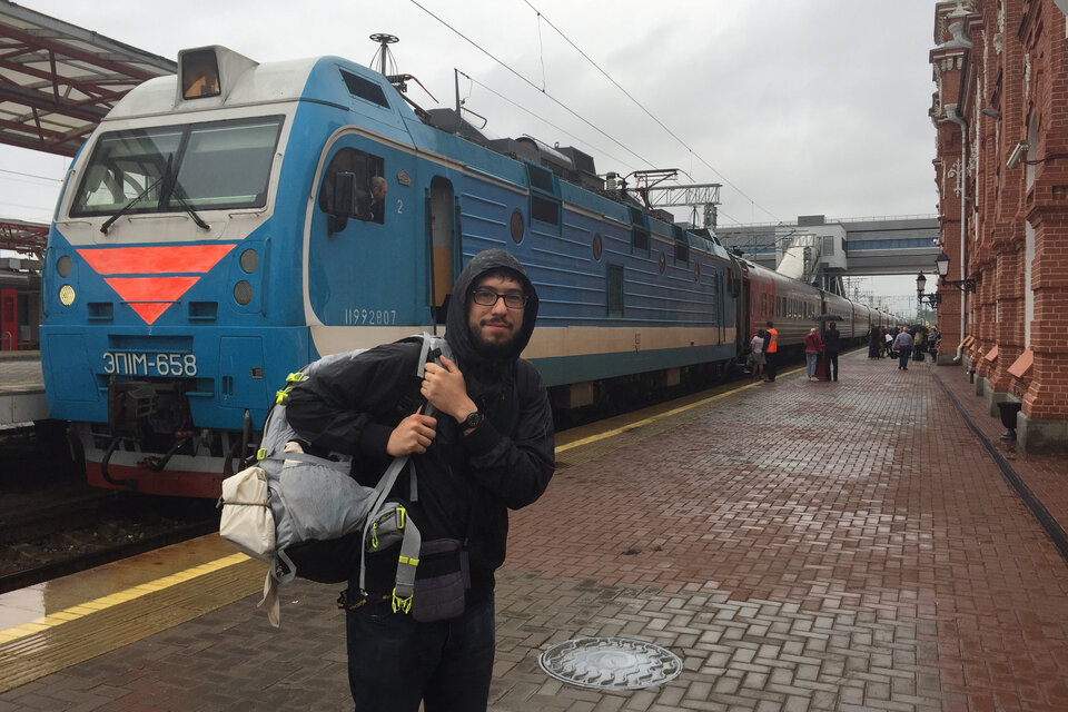 Sinay en la estación de Kazán, en Rusia, a punto de abordar el Transiberiano. 