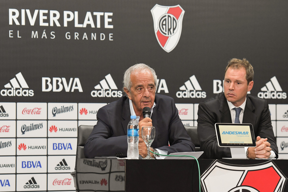 Rodolfo D'Onofrio junto a Jorge Brito, presidente y vice de River. (Fuente: Télam)