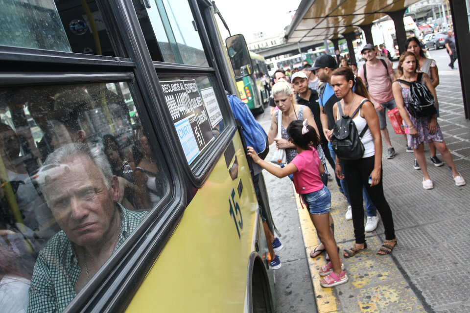 ¿Qué hacer con el transporte colectivo en el área metroplitana? (Fuente: Leandro Teysseire)