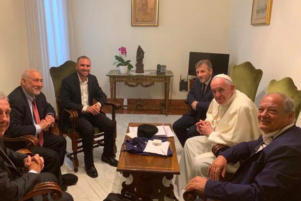 El encuentro de Stiglitz y Guzmán con el Papa en mayo, cuando se propuso el actual seminario.