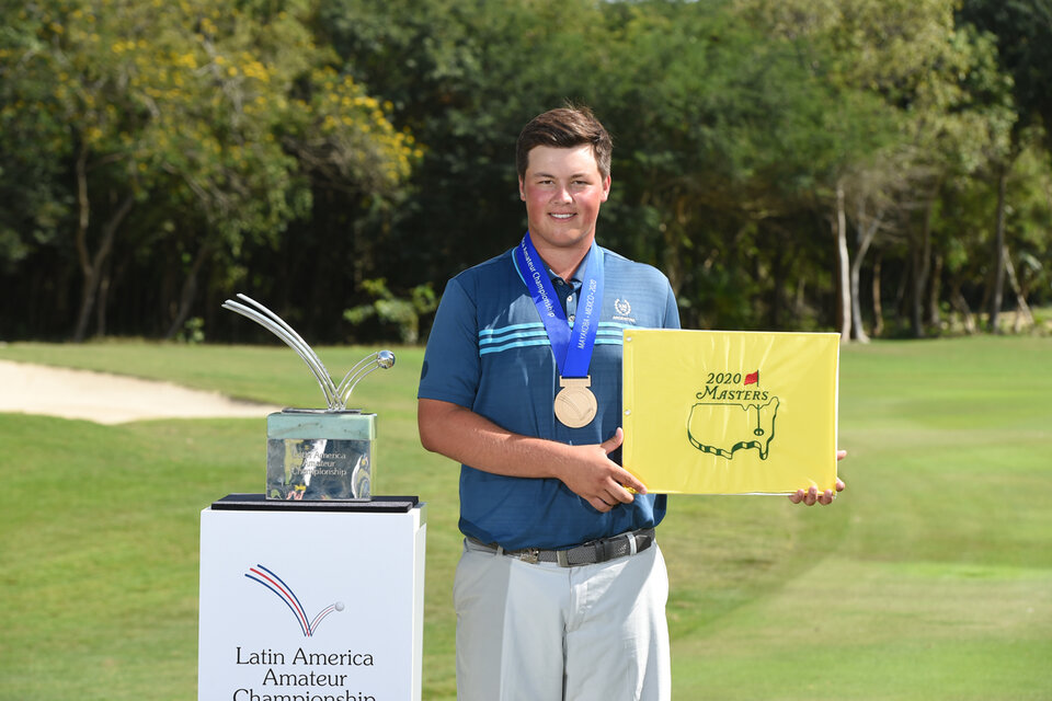 Abel Gallegos, campeón de golf a los 17 años.