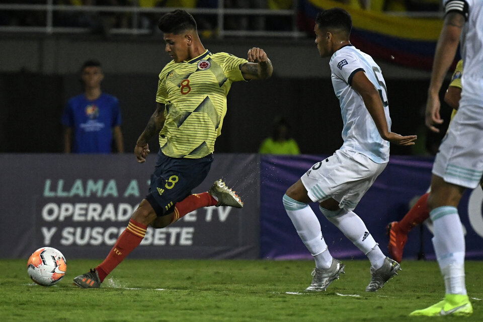 Carrascal marcó un gol y era la figura de Colombia, pero el DT Reyes lo reemplazó.  (Fuente: AFP)